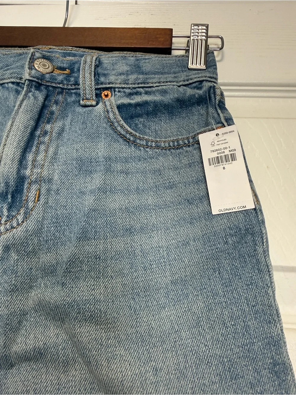 Old Navy Girls’ Slouchy Straight blue denim shorts. Size 8